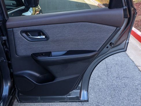 Used 2023 Nissan Rogue SV image 19