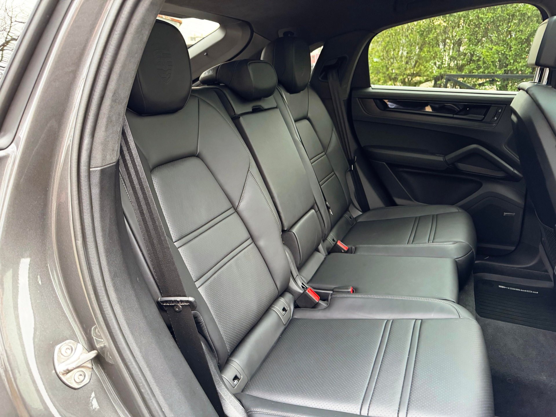 Used 2025 Porsche Cayenne GTS AWD/4WD image 22