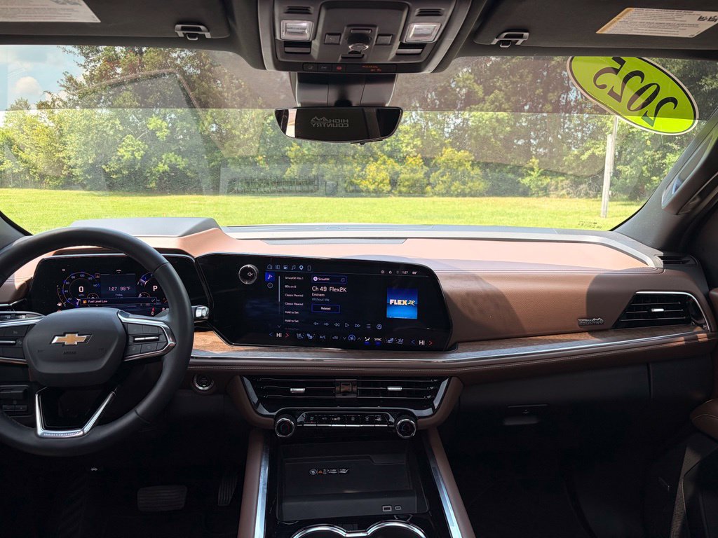 Used 2025 Chevrolet Suburban High Country AWD/4WD image 19
