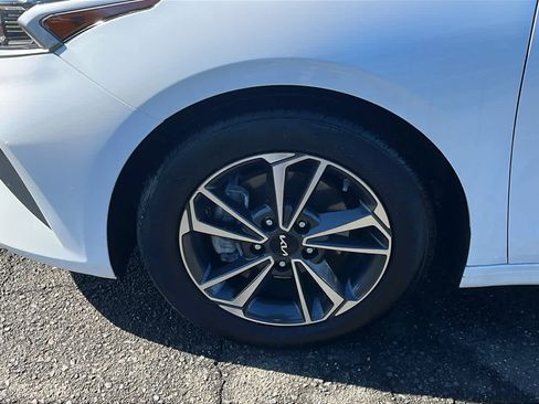 Used 2024 Kia Forte LXS image 8