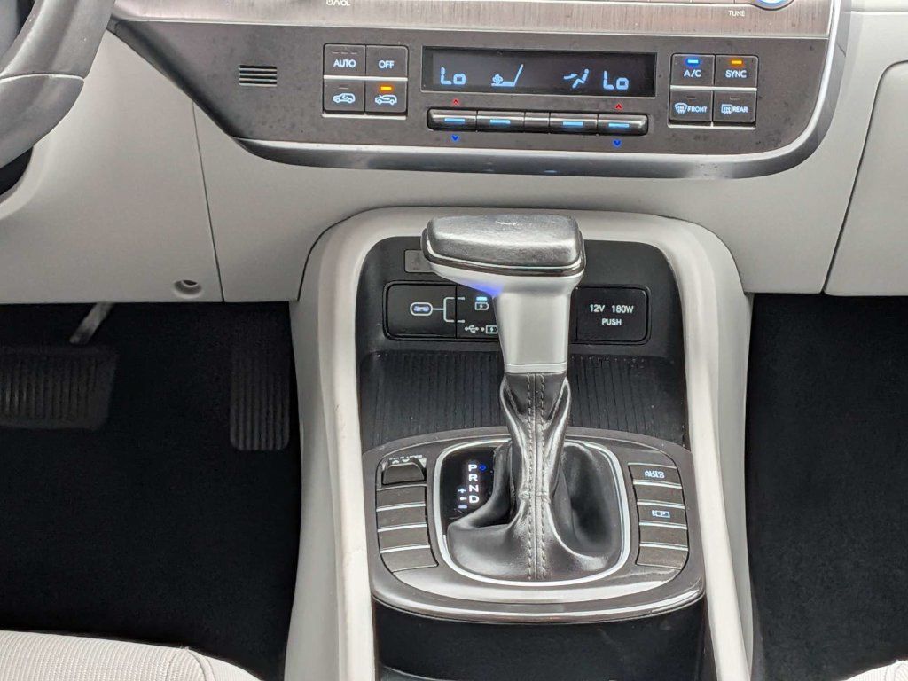 Used 2025 Hyundai Kona SEL FWD image 24