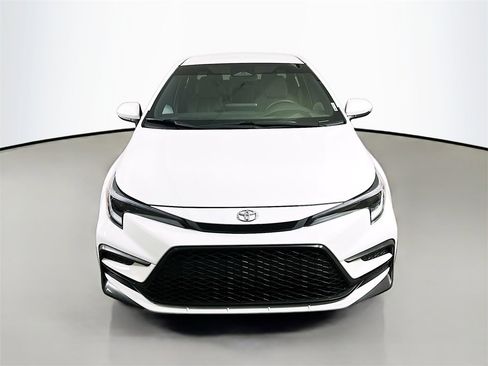 Used 2025 Toyota Corolla SE image 2