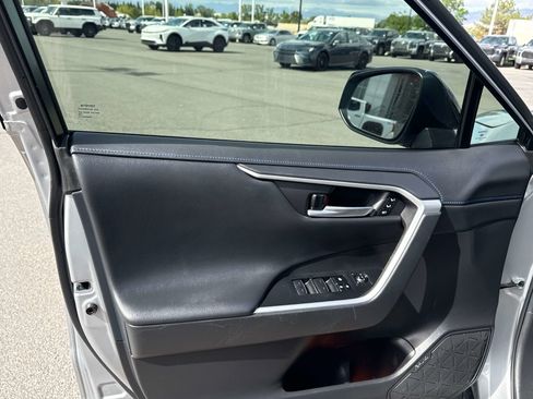 Used 2023 Toyota RAV4 XSE AWD/4WD image 12