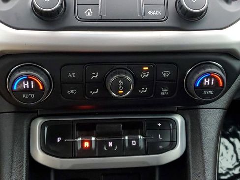 Used 2022 GMC Acadia SLE image 29