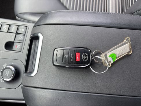 Used 2025 Toyota Highlander XSE AWD/4WD image 17
