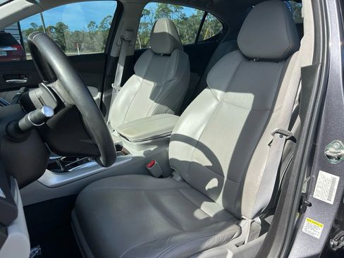 Used 2017 Acura TLX V6 w/ Technology Package FWD image 11