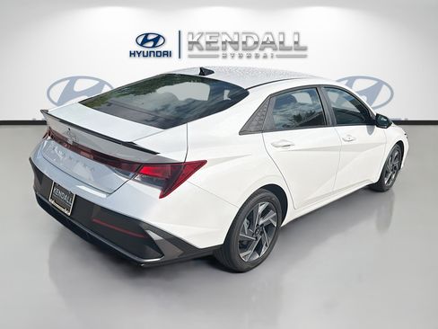 Used 2025 Hyundai Elantra Sport FWD image 6