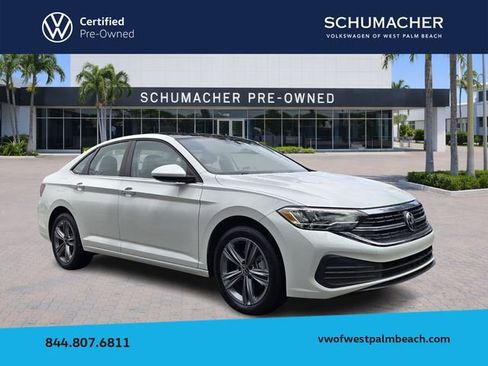 Used 2023 Volkswagen Jetta SE image 1