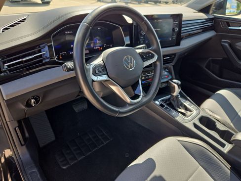 Used 2025 Volkswagen Jetta SE FWD image 13