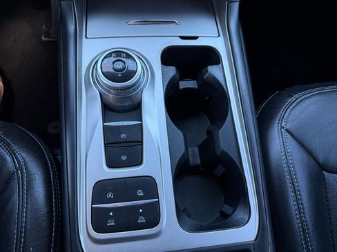 Used 2020 Ford Explorer XLT image 34