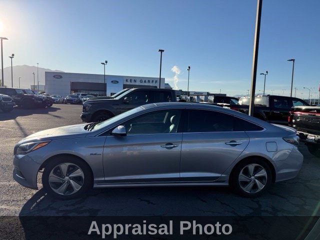 Used 2016 Hyundai Sonata Limited w/ Option Group 02 FWD image 3