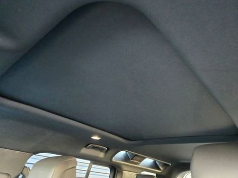 Used 2026 Land Rover Defender 110 X-Dynamic SE image 12