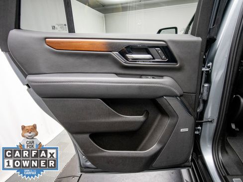 Used 2025 GMC Yukon Denali AWD/4WD image 23