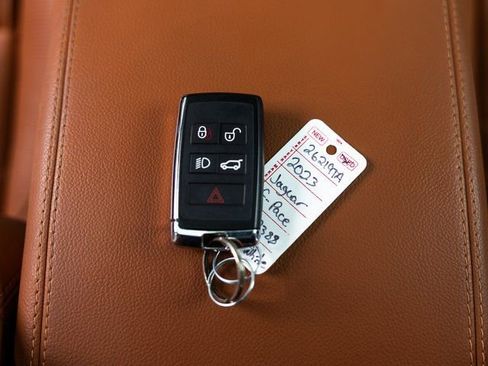 Used 2023 Jaguar F-PACE R-Dynamic S image 30