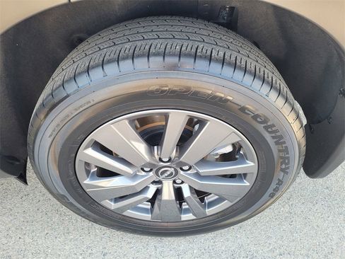 Used 2024 Nissan Pathfinder S image 25