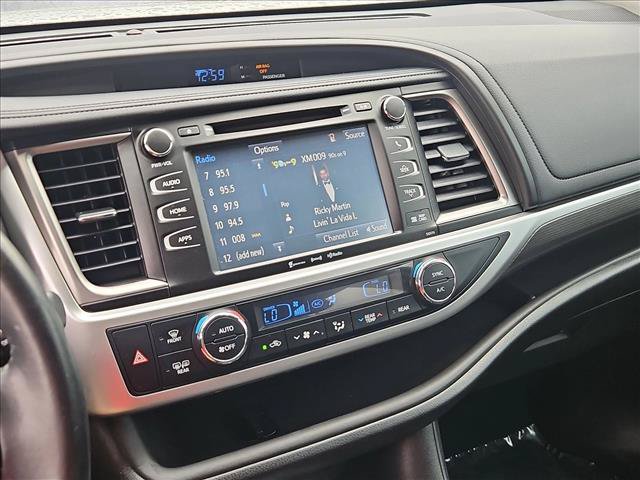 Used 2017 Toyota Highlander SE FWD image 18
