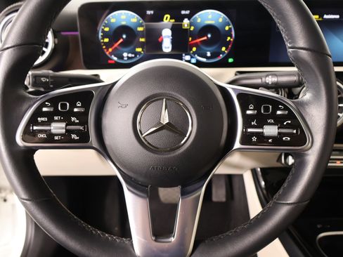 Used 2023 Mercedes-Benz CLA 250 4MATIC image 3