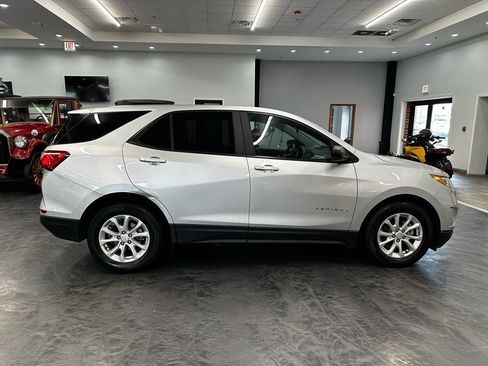 Used 2021 Chevrolet Equinox LS w/ LS Convenience Package image 4