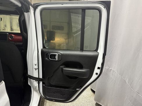 Used 2023 Jeep Gladiator Rubicon image 11