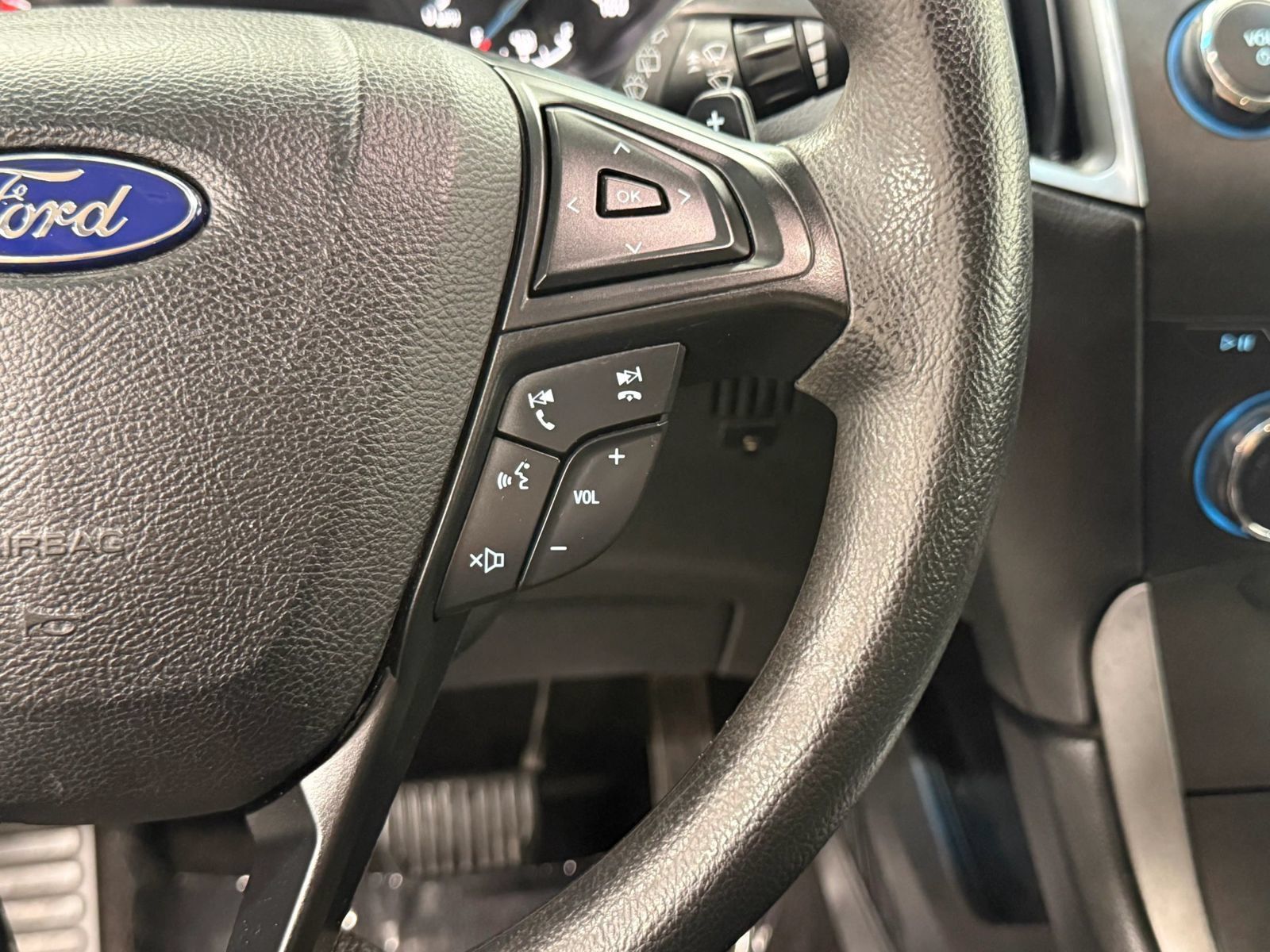 Used 2016 Ford Edge SE FWD image 27