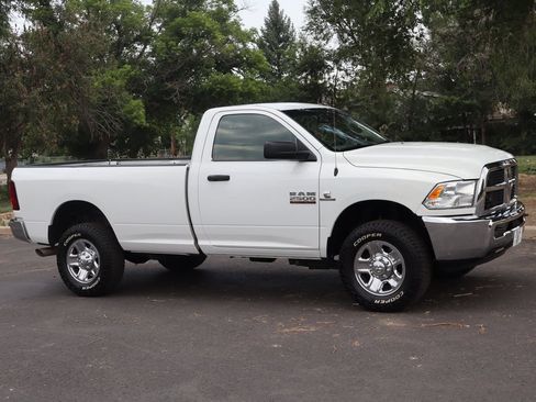 Used 2016 RAM 2500 Tradesman w/ Chrome Appearance Group AWD/4WD image 2