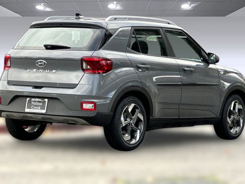 Used 2022 Hyundai Venue SEL w/ Cargo Package image 8