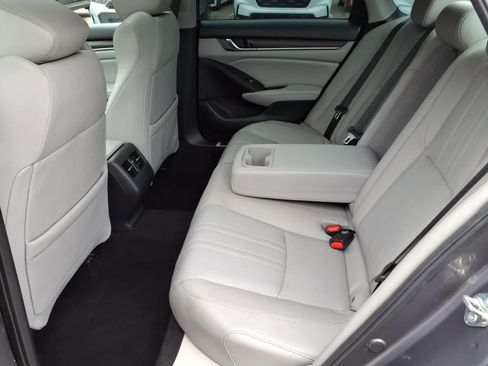 Used 2018 Honda Accord Touring image 9