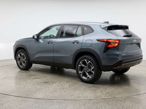 Used 2025 Chevrolet Trax LT FWD image 6
