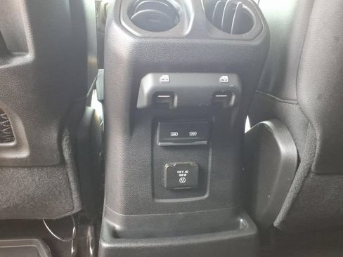 Used 2021 Jeep Wrangler Unlimited Rubicon w/ Cold Weather Group AWD/4WD image 14