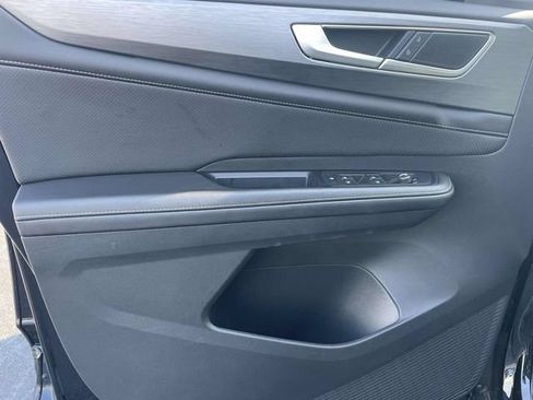 Certified 2024 Volkswagen Atlas Cross Sport SE FWD image 14