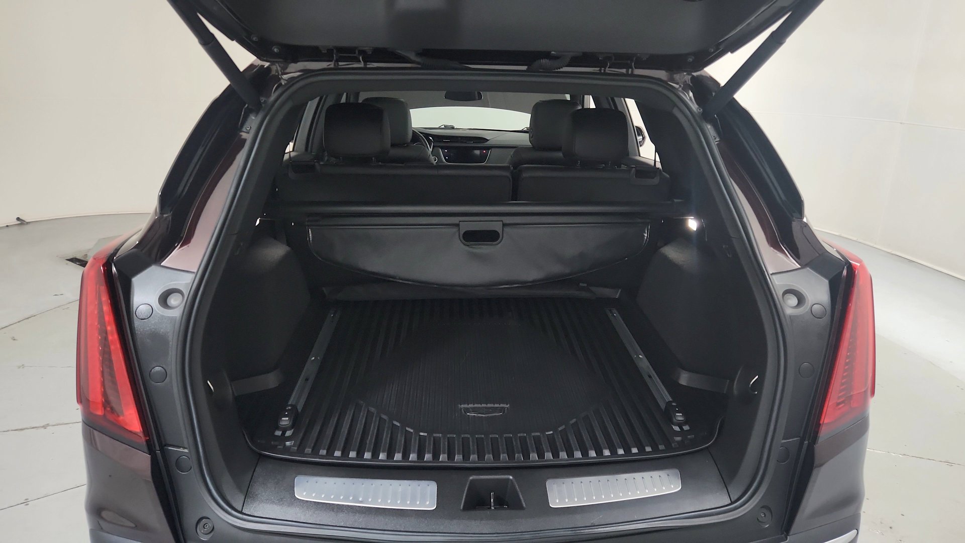 Used 2020 Cadillac XT5 Premium Luxury w/ LPO, Floor Liner Package FWD image 26