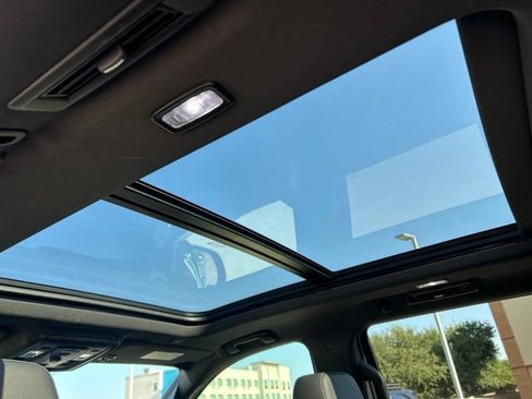 Used 2021 Chevrolet Tahoe Z71 AWD/4WD image 13