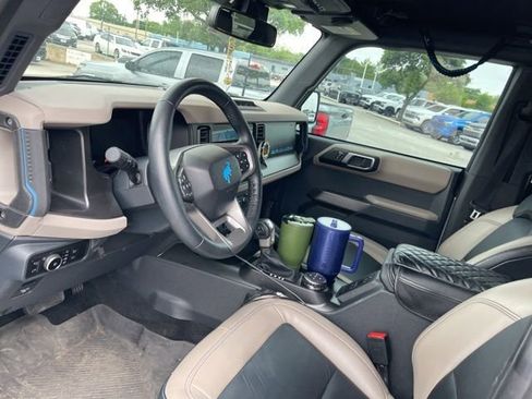 Used 2023 Ford Bronco Wildtrak image 11