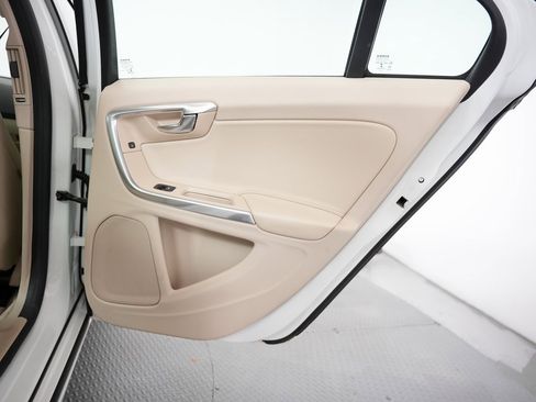 Used 2015 Volvo S60 T5 Platinum image 35