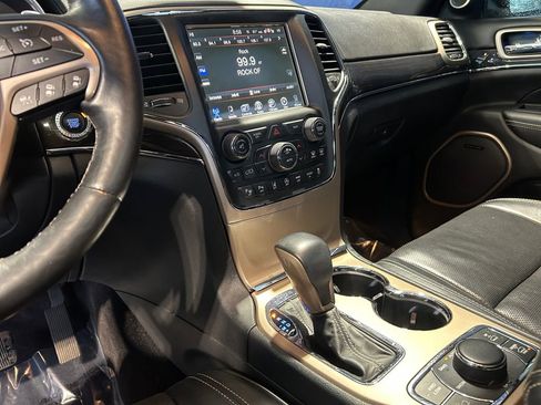 Used 2017 Jeep Grand Cherokee Overland w/ Jeep Active Safety Group image 20