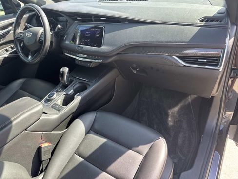 Used 2019 Cadillac XT4 Sport w/ Cold Weather Package FWD image 11