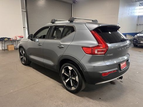 Used 2019 Volvo XC40 T5 Momentum image 5