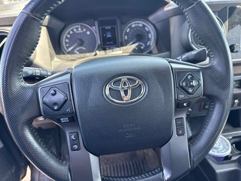 Used 2019 Toyota Tacoma TRD Sport AWD/4WD image 8