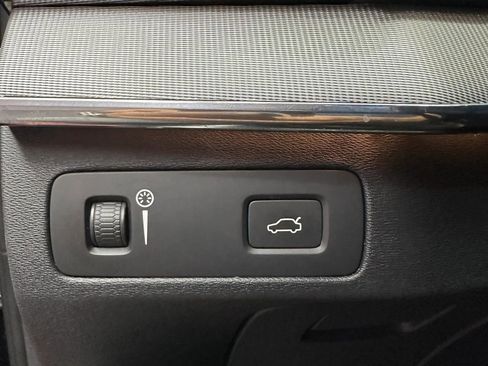 Used 2016 Volvo XC90 T5 R-Design FWD image 12