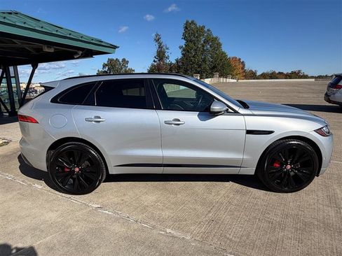 Used 2019 Jaguar F-PACE S image 8