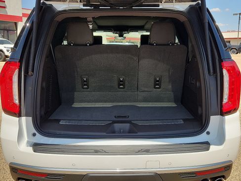 Used 2021 GMC Yukon Denali w/ Denali Premium Package AWD/4WD image 10