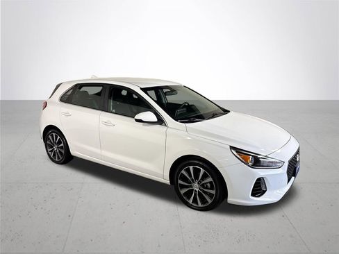 Used 2018 Hyundai Elantra GT image 4