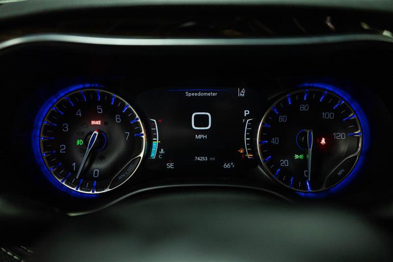 Used 2022 Chrysler Pacifica Limited FWD image 17