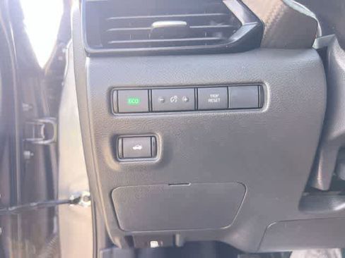 Used 2024 Nissan Sentra SV FWD image 29