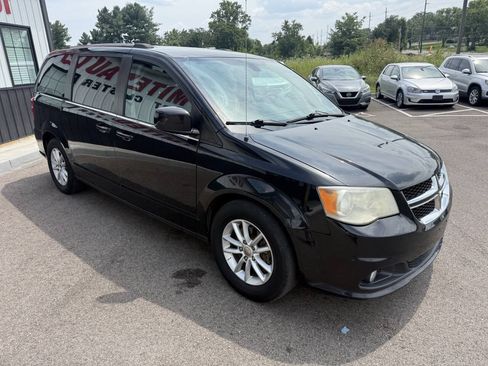 Used 2018 Dodge Grand Caravan SXT FWD image 4