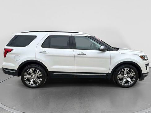 Used 2018 Ford Explorer Platinum AWD/4WD image 2