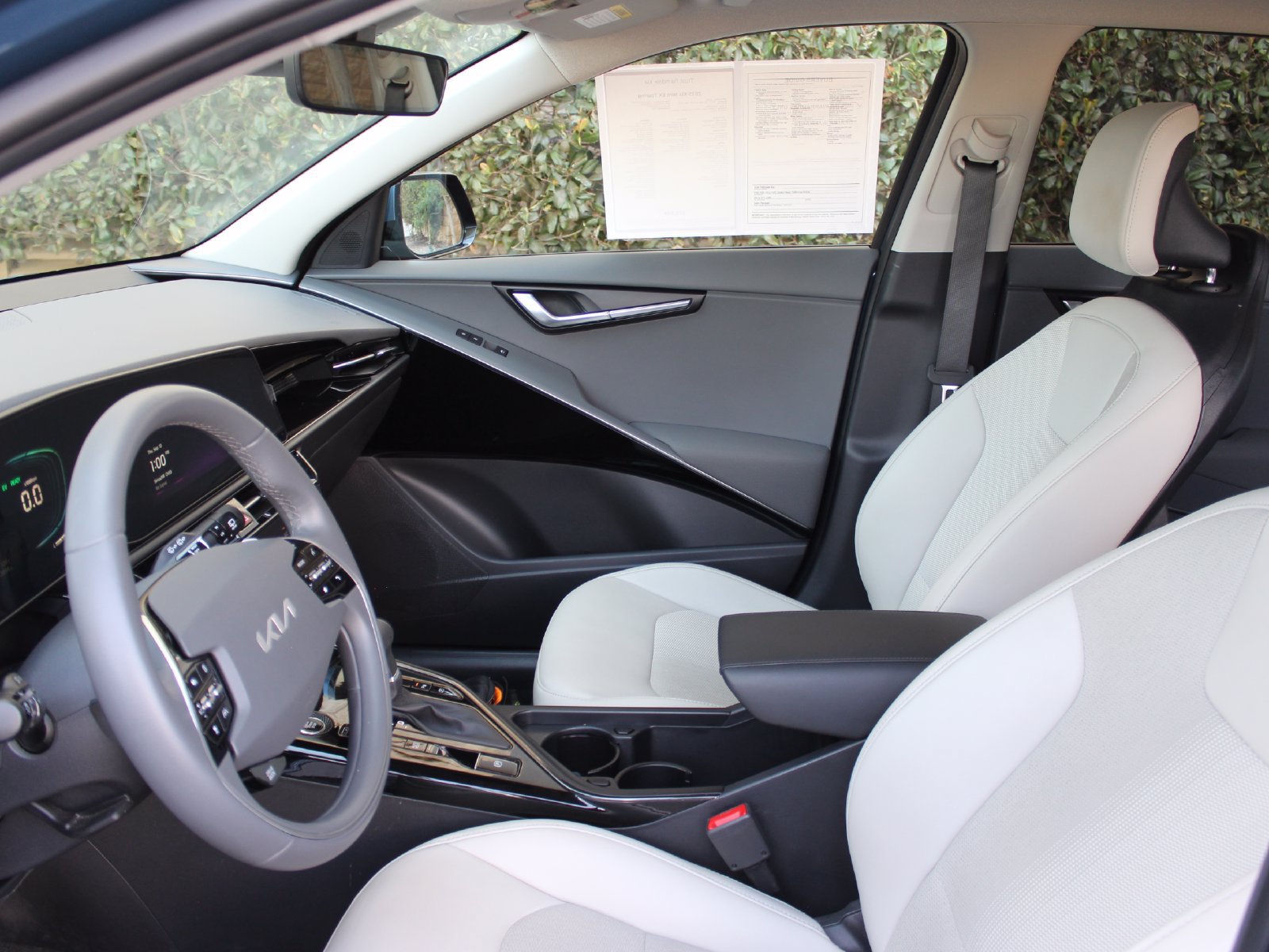 Used 2025 Kia Niro EX Touring FWD image 15