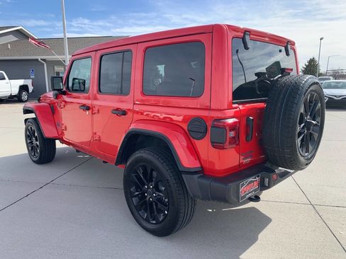 Used 2025 Jeep Wrangler Unlimited Sahara w/ Safety Group AWD/4WD image 11