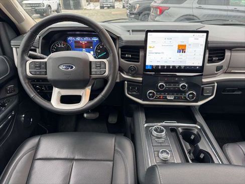Used 2022 Ford Expedition XLT image 17