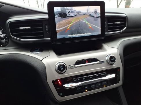 Certified 2024 Ford Explorer XLT w/ Equipment Group 202A image 25